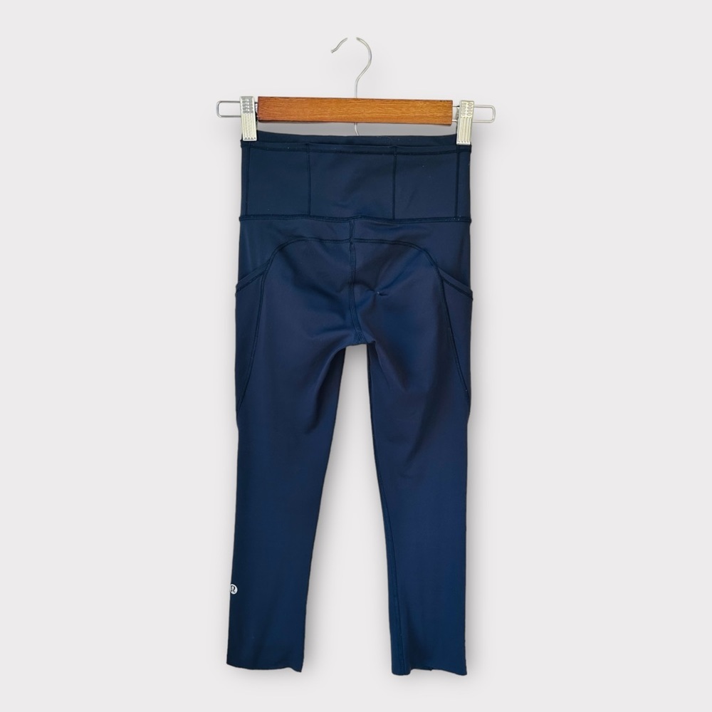LuluLemon Fast & Free Crop (19") Midnight Navy, size 2 - Picture 2 of 7